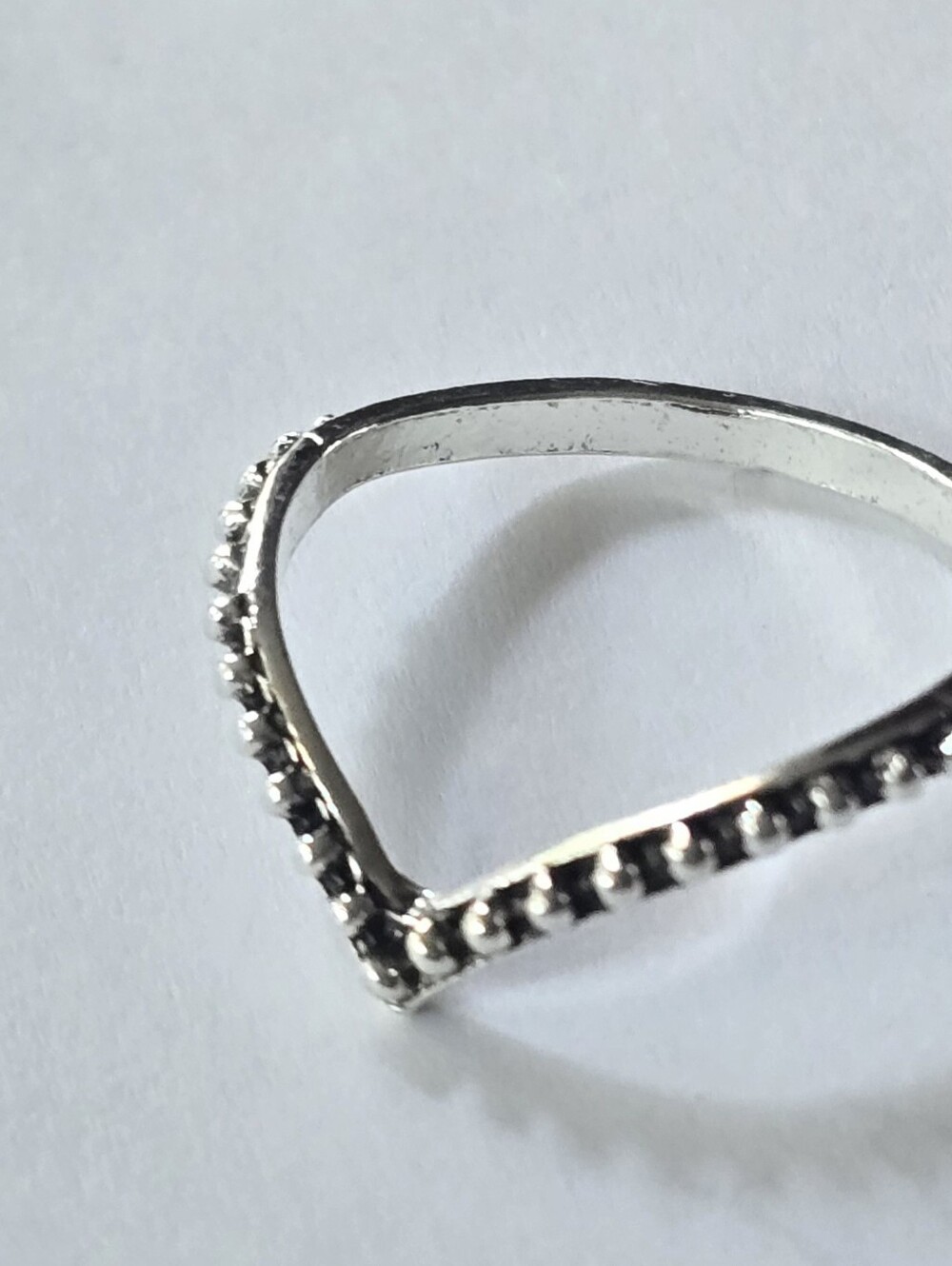 CHEVRON STUDDED NEW SIZE  8 QUALITY TITANIUM SILVER STACKABLE RING